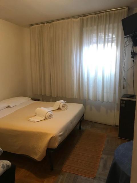 Hotel Carillon Lavena Ponte Tresa Zewnętrze zdjęcie