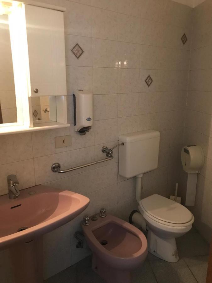 Hotel Carillon Lavena Ponte Tresa Zewnętrze zdjęcie