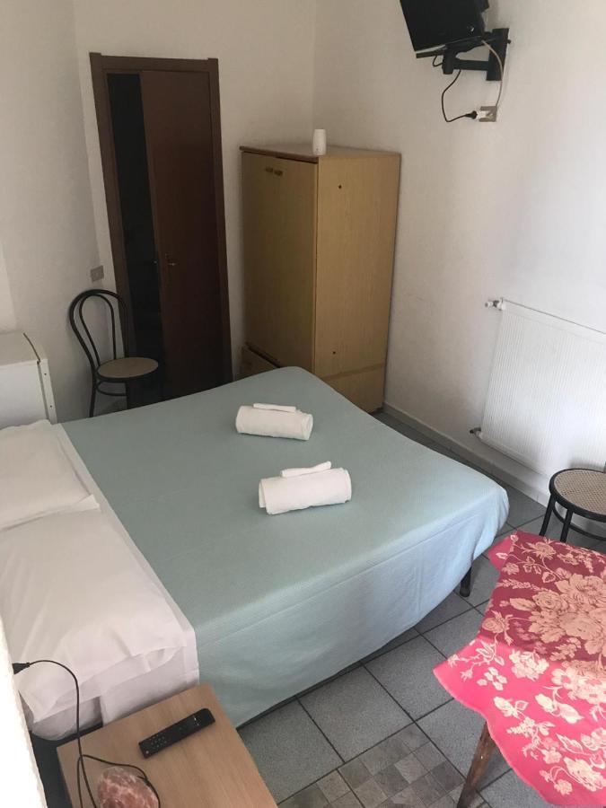 Hotel Carillon Lavena Ponte Tresa Zewnętrze zdjęcie